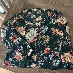 A New Day floral green top. Size L.